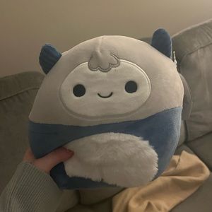 8inch Yeti Squishmallow !!! BNWT 🫶